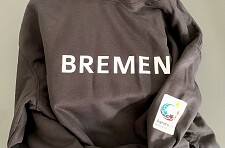 Ein brauner Hoodie mit dem Schriftzug Bremen