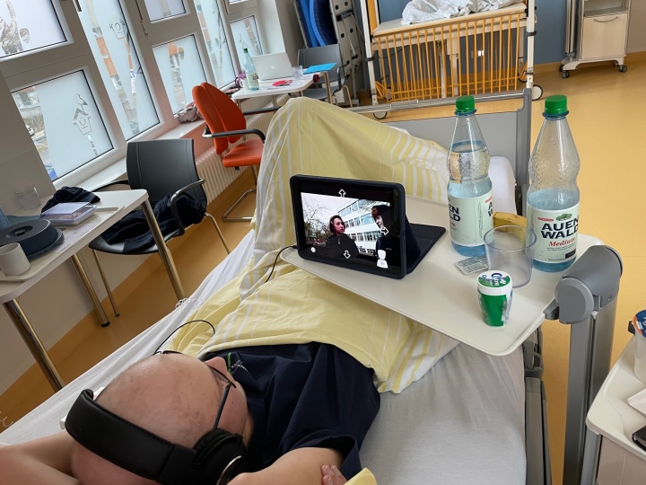 Bild Linus im Krankenhaus mit seinem Schulavatar