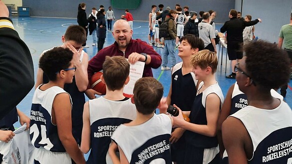 Urkundenverleihung beim Basketballturnier