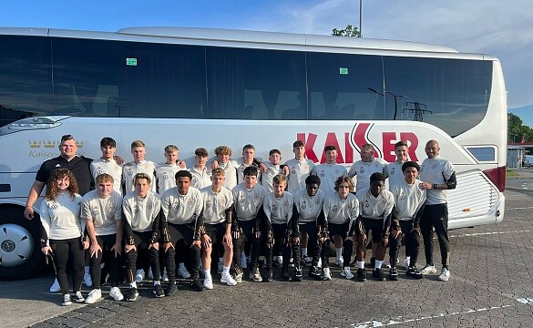 Fußball-WM Mannschaft kurz vor der Abfahrt zum Flughafen.