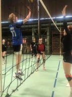 Schüler:innen beim Volleyball, Foto: Annette Kemp