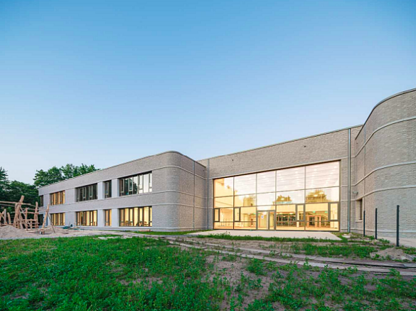 Au&szlig;enansicht der GS Hummanstra&szlig;e