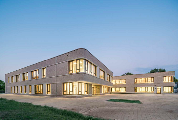 Au&szlig;enansicht der GS Hummanstra&szlig;e