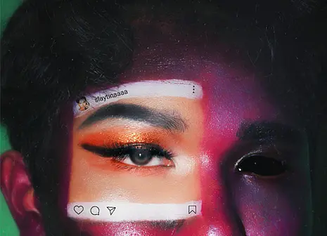 Hier ist weibliches Gesicht zu sehen, auf dessen linkem Auge ein Instagram-Chat Fenster zu sehen ist. 