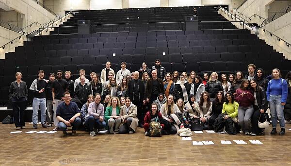 Am 20. Februar besuchten 45 Schüler:innen und die 5 Lehrer:innen der Pädagogik-Leistungskurse der Oberschule Kurt-Schumacher-Allee die Pädagogik-Olympiade in Bielefeld