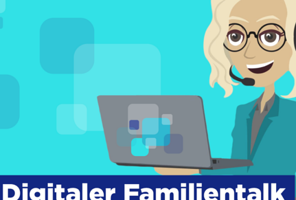 Eine Frau, die am Laptop sitzt und einer Videokonferenz zuhört