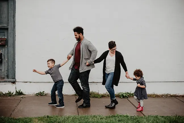 Eltern mit Kindern