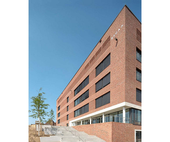 Foto von der Fassade der Berufsschule für den Großhandel, Außenhandel und Verkehr 