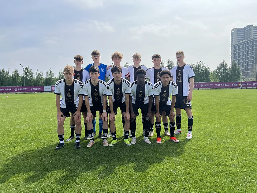Mannschaftsfoto auf dem Spielfeld