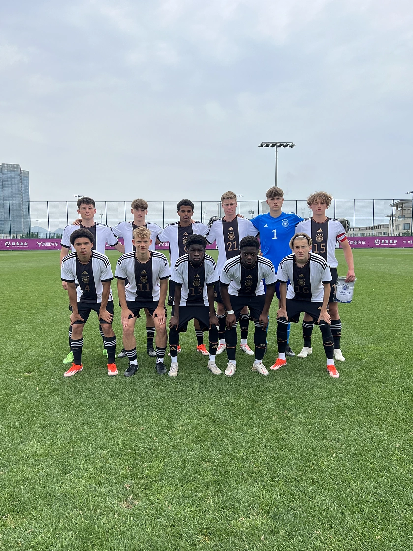 Die Schulfußballmannschaft auf einem Gruppenfoto